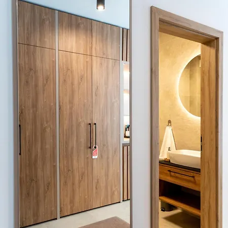 Hotel apartamentowy Five 4*