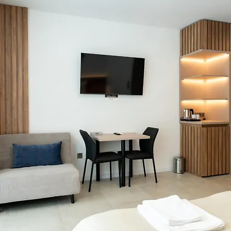 Hotel apartamentowy Five 4*